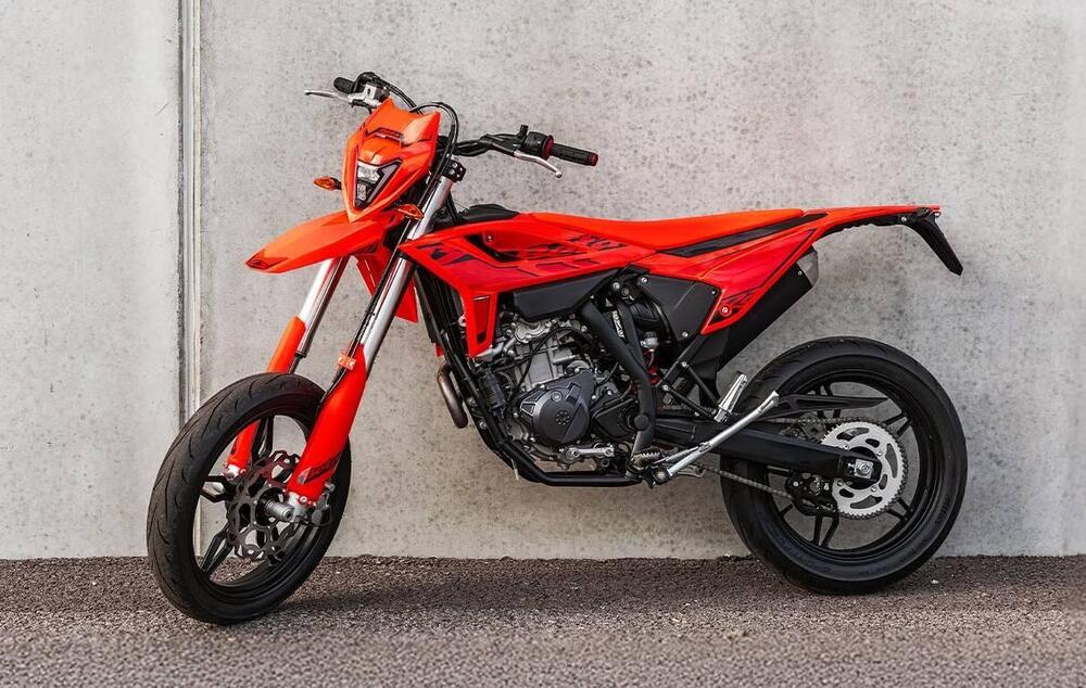 Betamotor RR 125 4T Motard T (2025 - 26) (4)