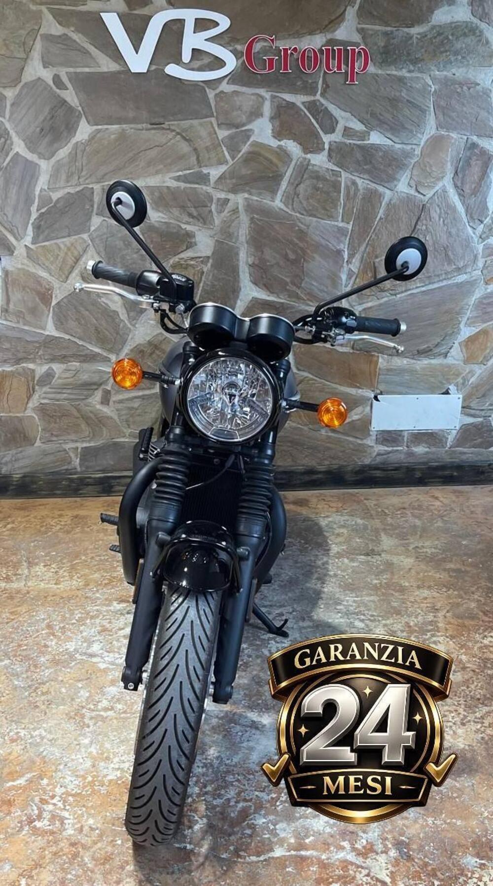 Triumph Bonneville T120 Black (2021 - 25) (2)