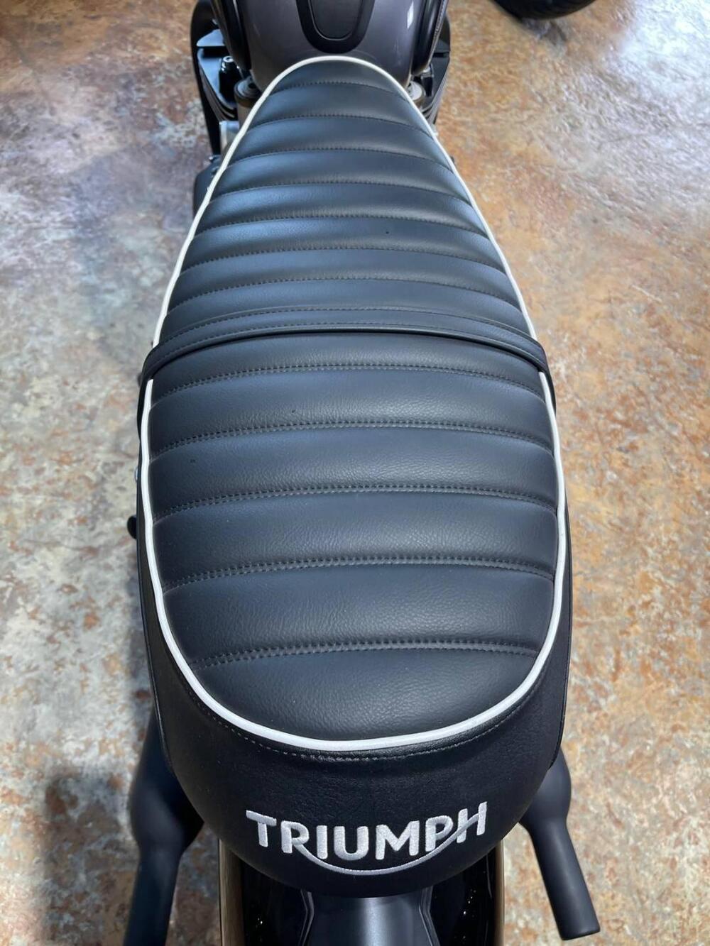 Triumph Bonneville T120 Black (2021 - 25) (14)