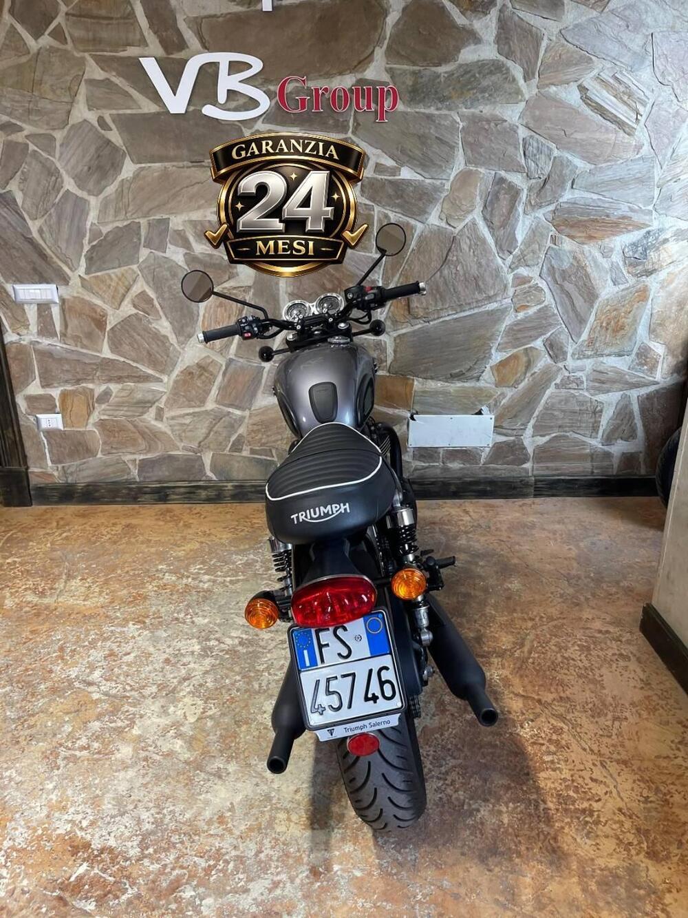 Triumph Bonneville T120 Black (2021 - 25) (5)