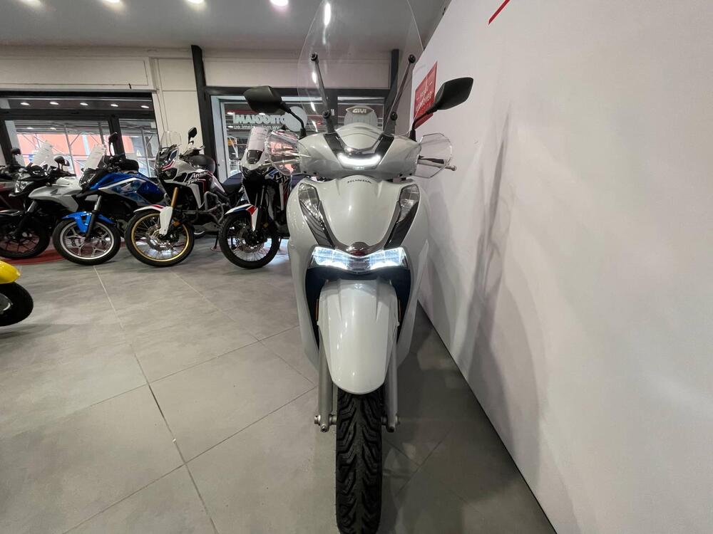 Honda SH 350 (2021 - 24) (6)