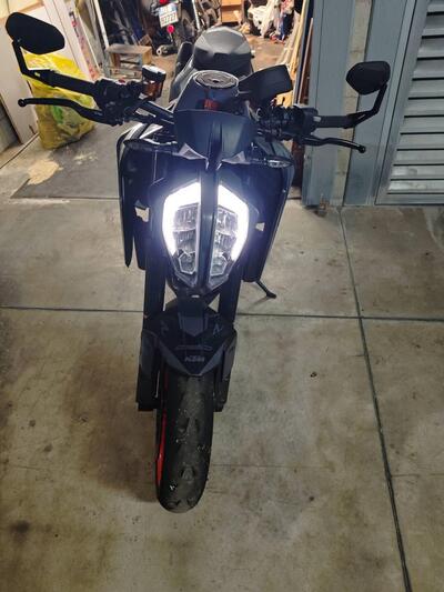 KTM 890 Duke R (2020) usata