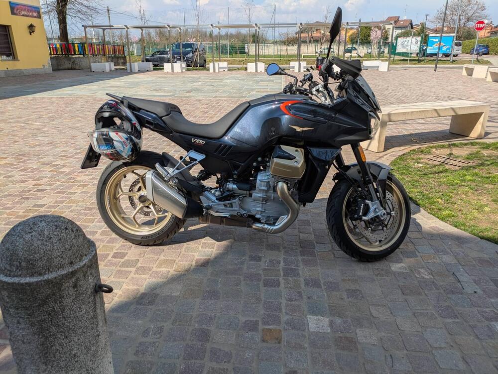 Moto Guzzi V100 Mandello (2022 - 24)