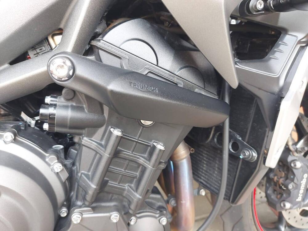 Triumph Street Triple R (2020 - 22) (2)