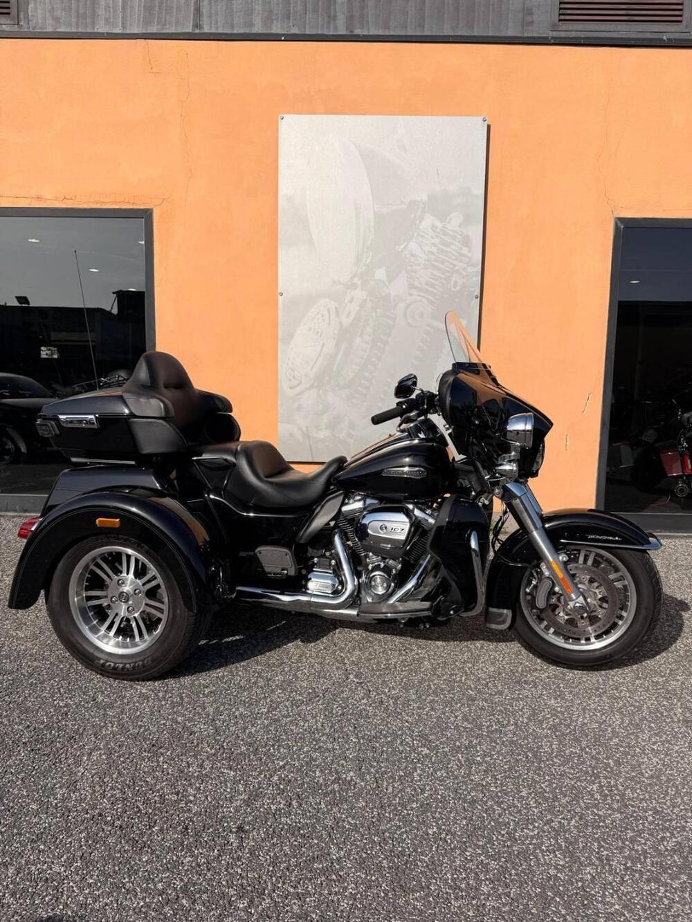 Harley-Davidson 107 Tri Glide Ultra (2017 - 18) - FLHTCUTG