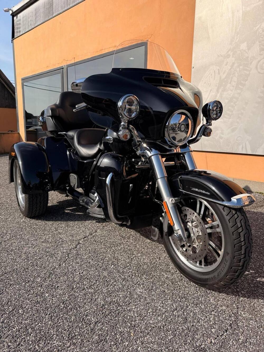 Harley-Davidson 107 Tri Glide Ultra (2017 - 18) - FLHTCUTG (4)