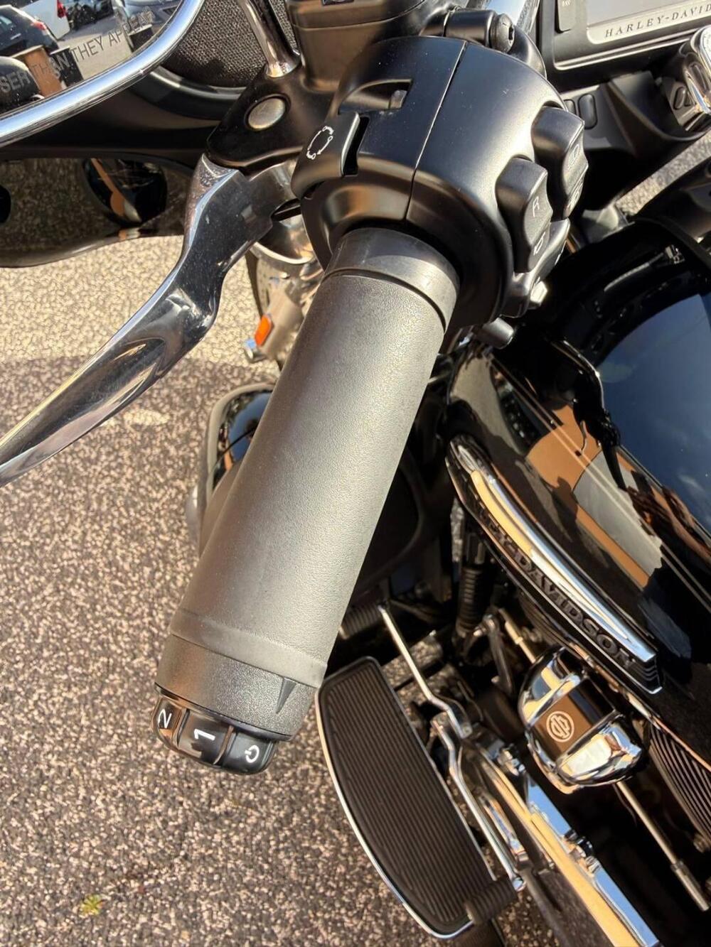 Harley-Davidson 107 Tri Glide Ultra (2017 - 18) - FLHTCUTG (6)