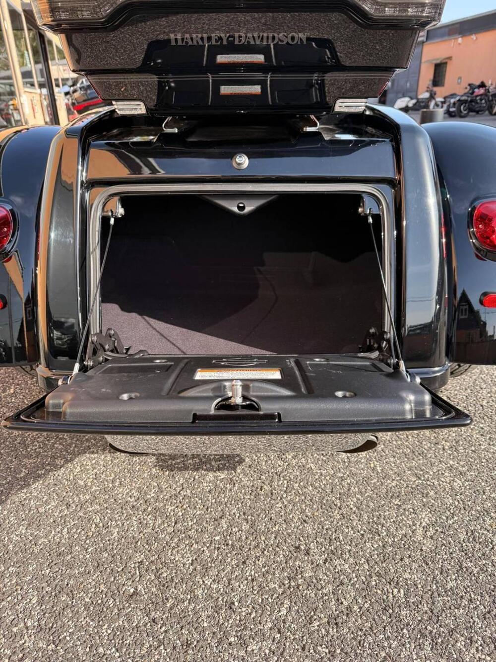 Harley-Davidson 107 Tri Glide Ultra (2017 - 18) - FLHTCUTG (11)