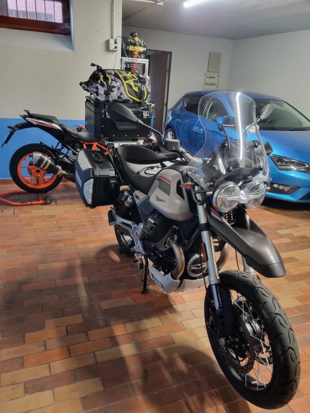 Moto Guzzi V85 TT Travel (2021 - 23) (2)