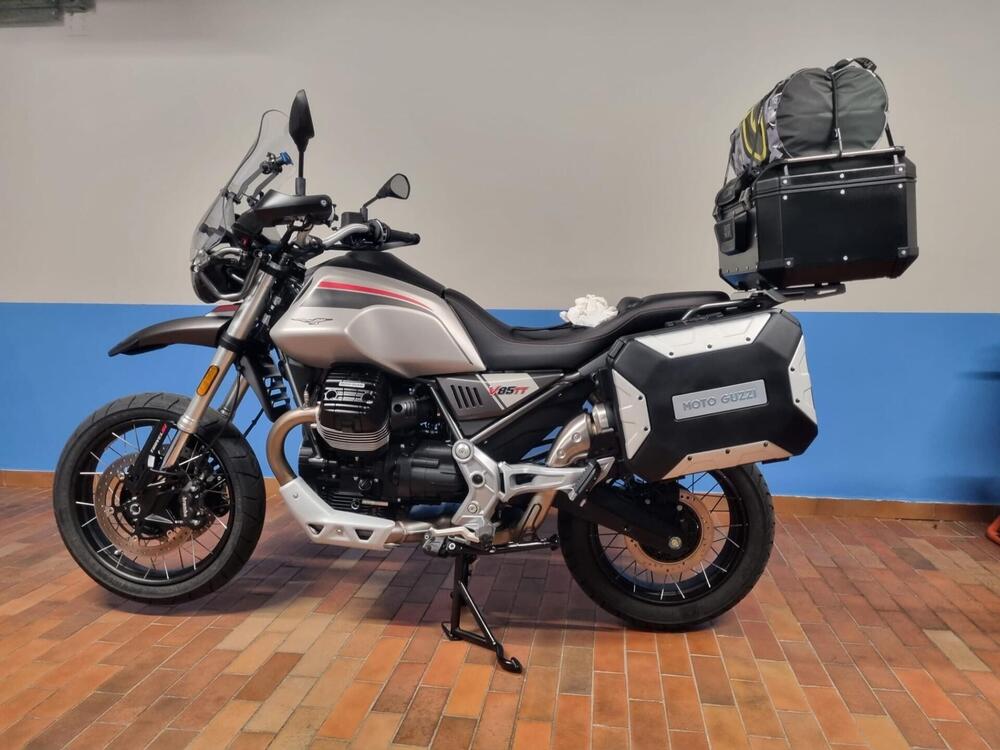 Moto Guzzi V85 TT Travel (2021 - 23) (3)