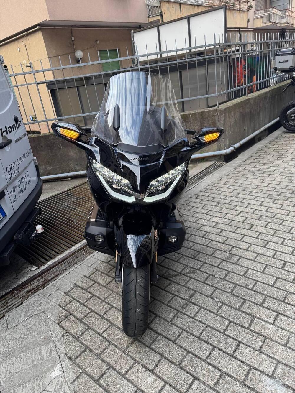 Honda GL 1800 Gold Wing Tour DCT & Airbag (2022 - 24) (3)