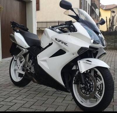 Honda VFR 800 (2006 - 13) usata