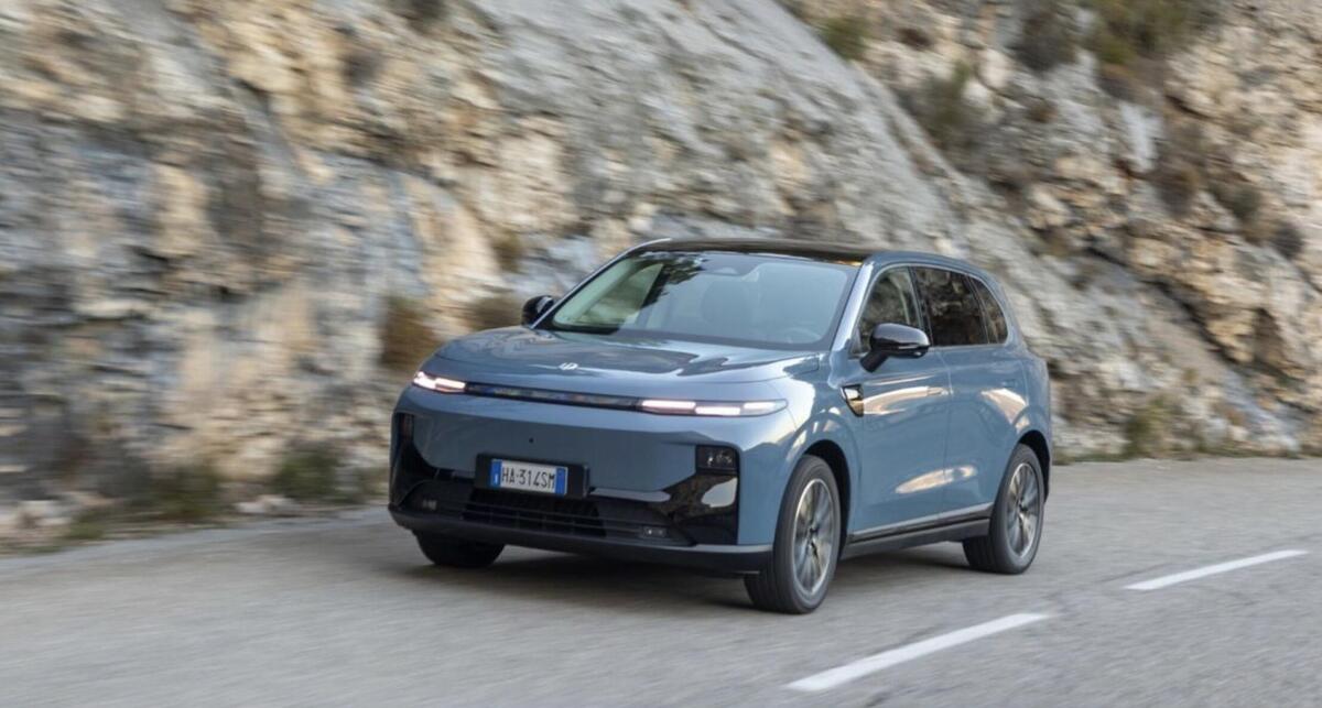 Leapmotor B10: nuovo aggiornamento OTA introduce One-Pedal Driving, CarPlay e Android Auto