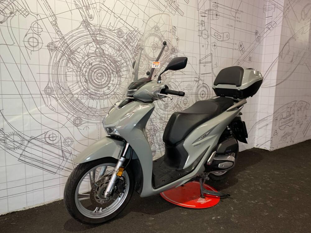 Honda SH 150i (2024 - 25) (4)