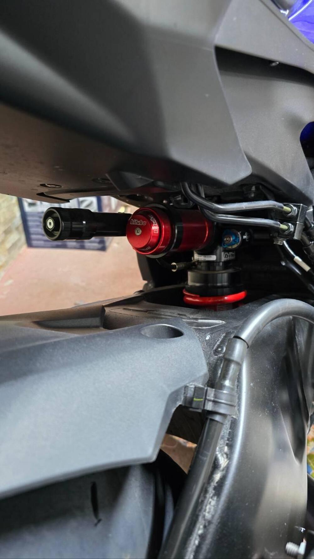 Yamaha YZF R1 (2020 - 25) (9)