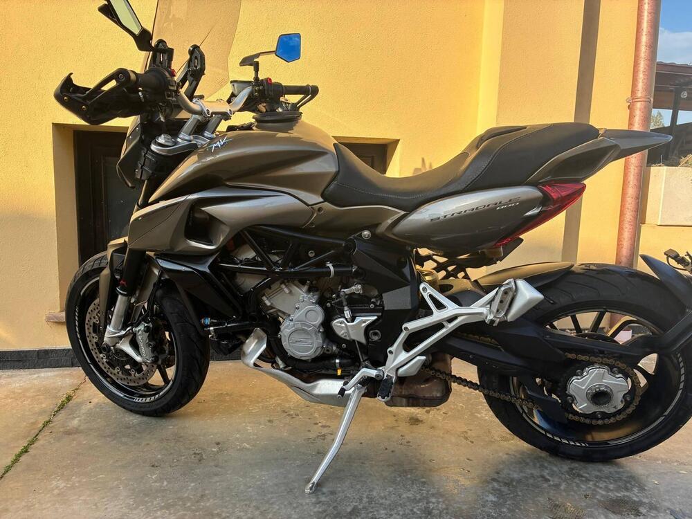 MV Agusta Stradale 800 EAS ABS (2015 - 17) (2)