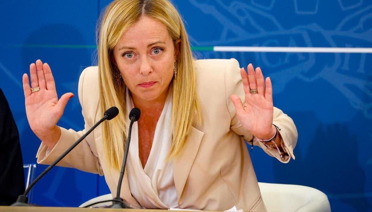 Benzina e Diesel alle stelle, Meloni avverte: "Chi specula sui carburanti pagherà dazio e se necessario tassiamo chi si arricchisce sulla crisi"