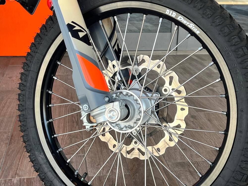 KTM 690 Enduro R (2022 - 25) (7)