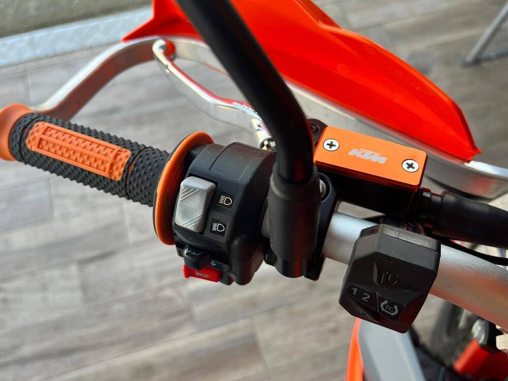 KTM 690 Enduro R (2022 - 25) (14)