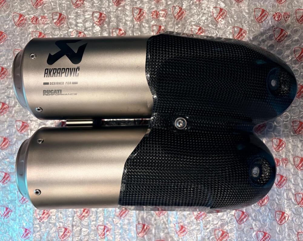Silenziatore Akrapovic Ducati Supersport 939 950 s (2)