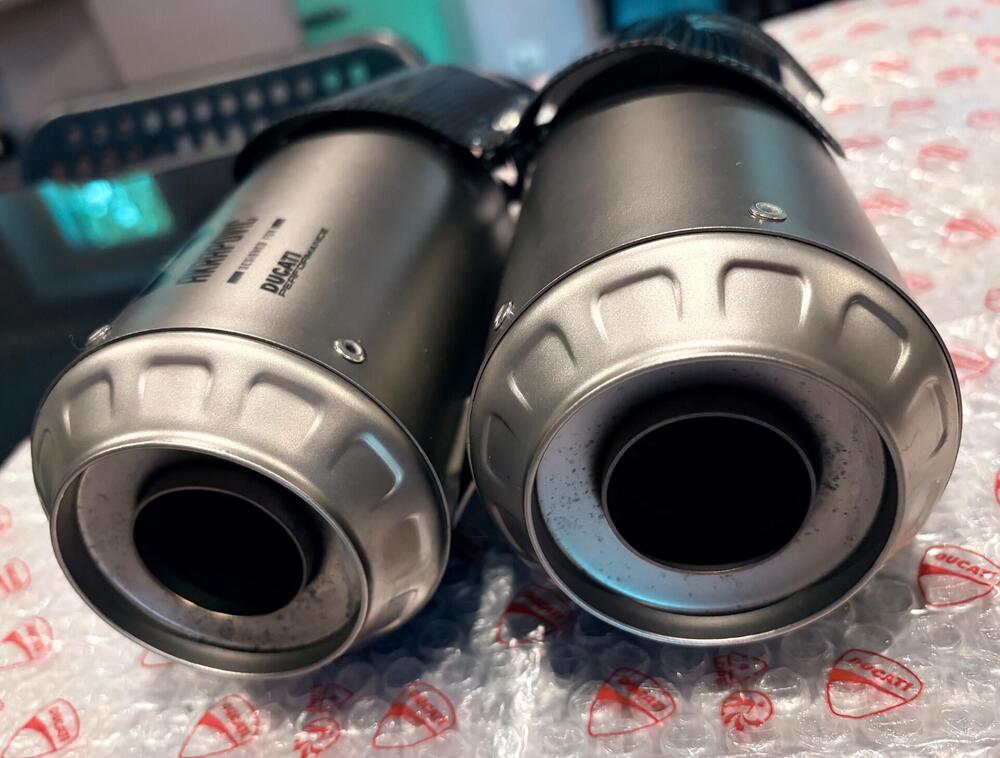 Silenziatore Akrapovic Ducati Supersport 939 950 s (3)