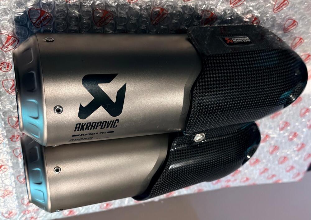 Silenziatore Akrapovic Ducati Supersport 939 950 s (4)
