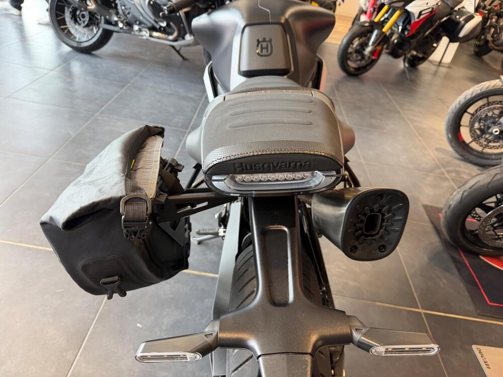 Husqvarna Svartpilen 801 (2024 - 26) (8)