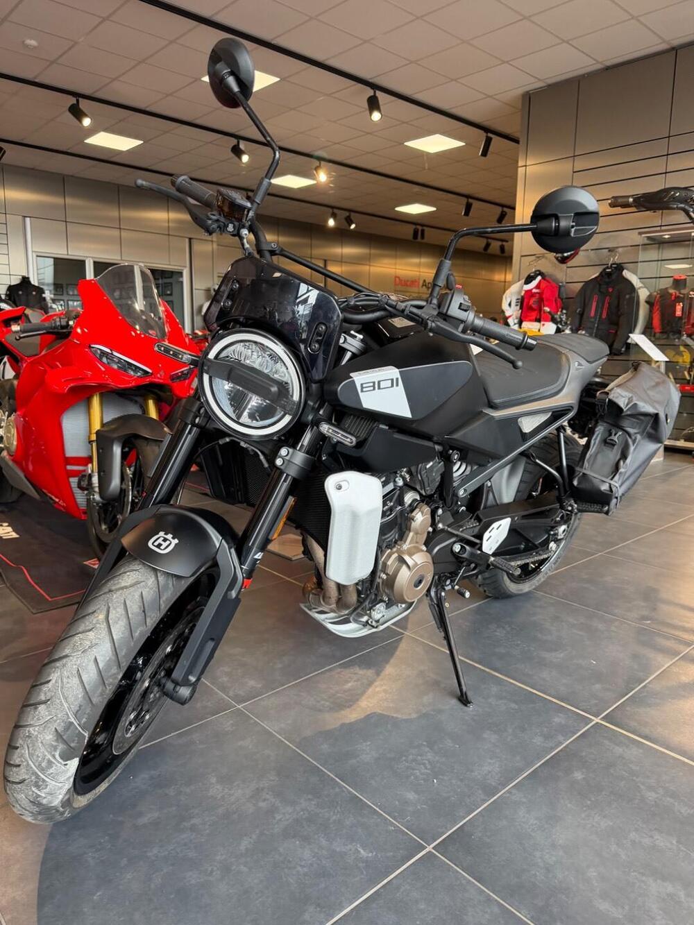 Husqvarna Svartpilen 801 (2024 - 26) (2)