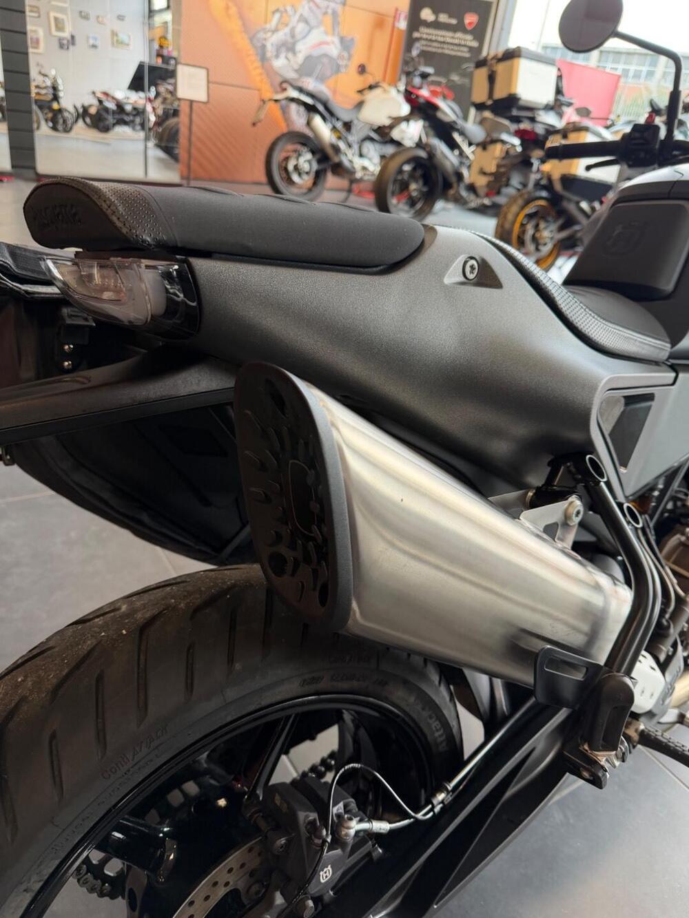 Husqvarna Svartpilen 801 (2024 - 26) (13)