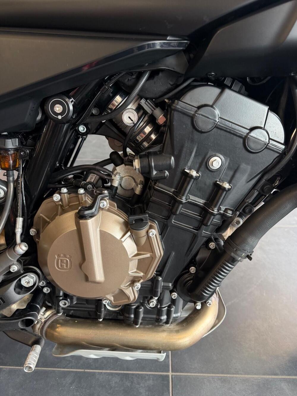 Husqvarna Svartpilen 801 (2024 - 26) (16)