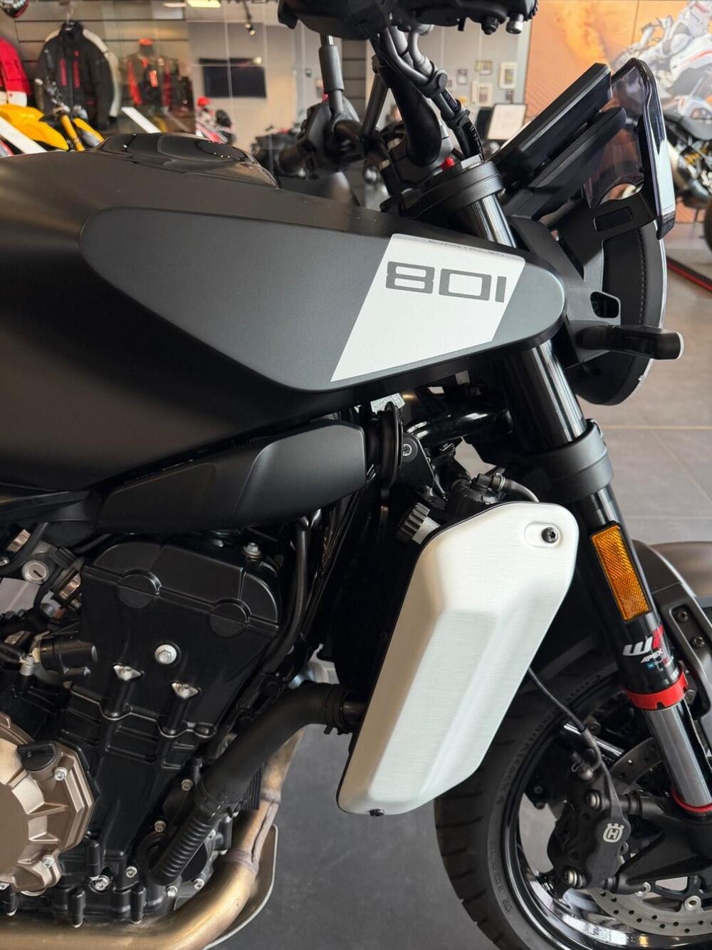 Husqvarna Svartpilen 801 (2024 - 26) (18)