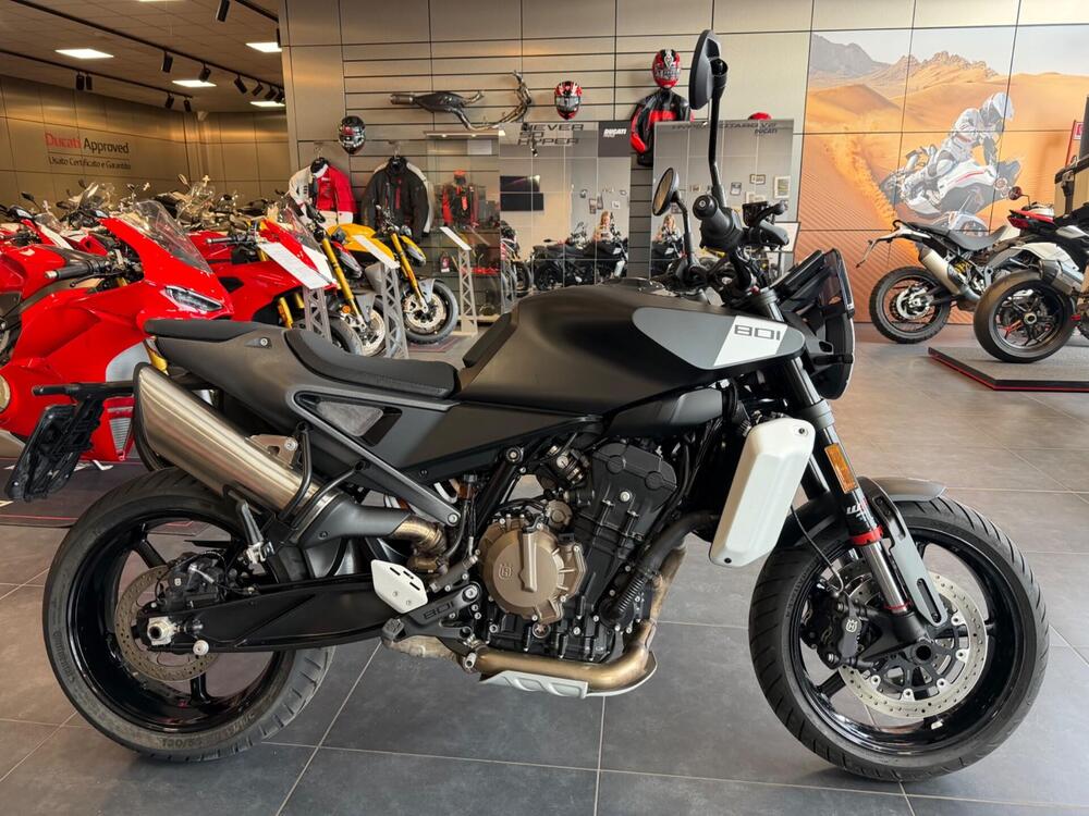 Husqvarna Svartpilen 801 (2024 - 26)