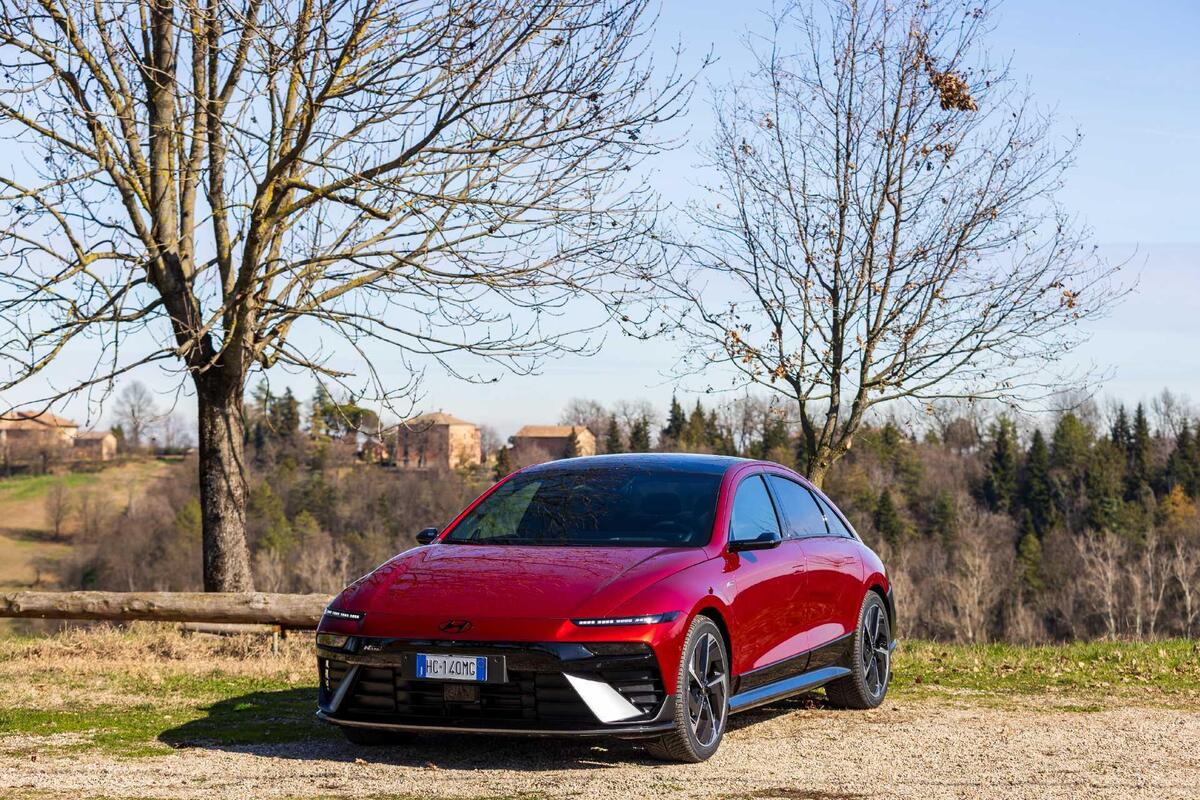 Hyundai Ioniq 6 2026: la berlina elettrica con il Cx da record si aggiorna