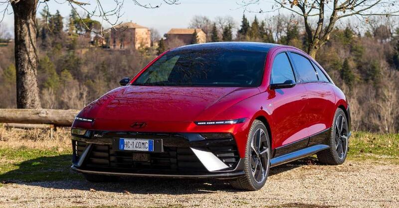 Hyundai Ioniq 6 2026: la berlina elettrica con il Cx da record si aggiorna 
