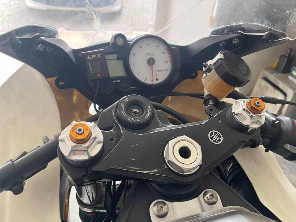 Yamaha YZF R6 (2003 - 04) (2)