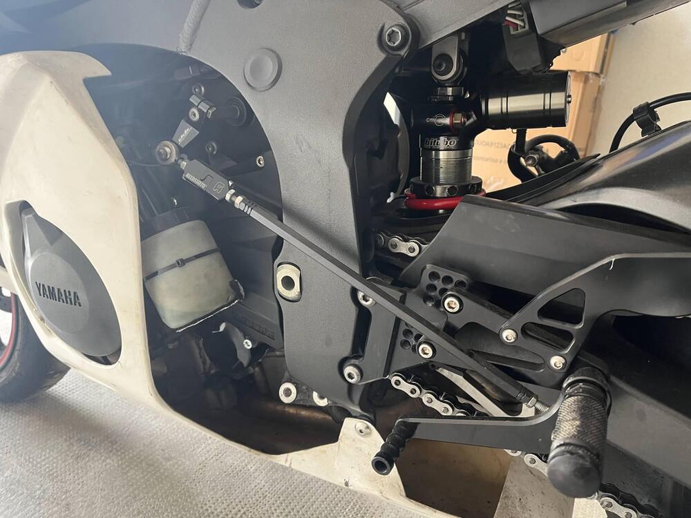 Yamaha YZF R6 (2003 - 04) (4)