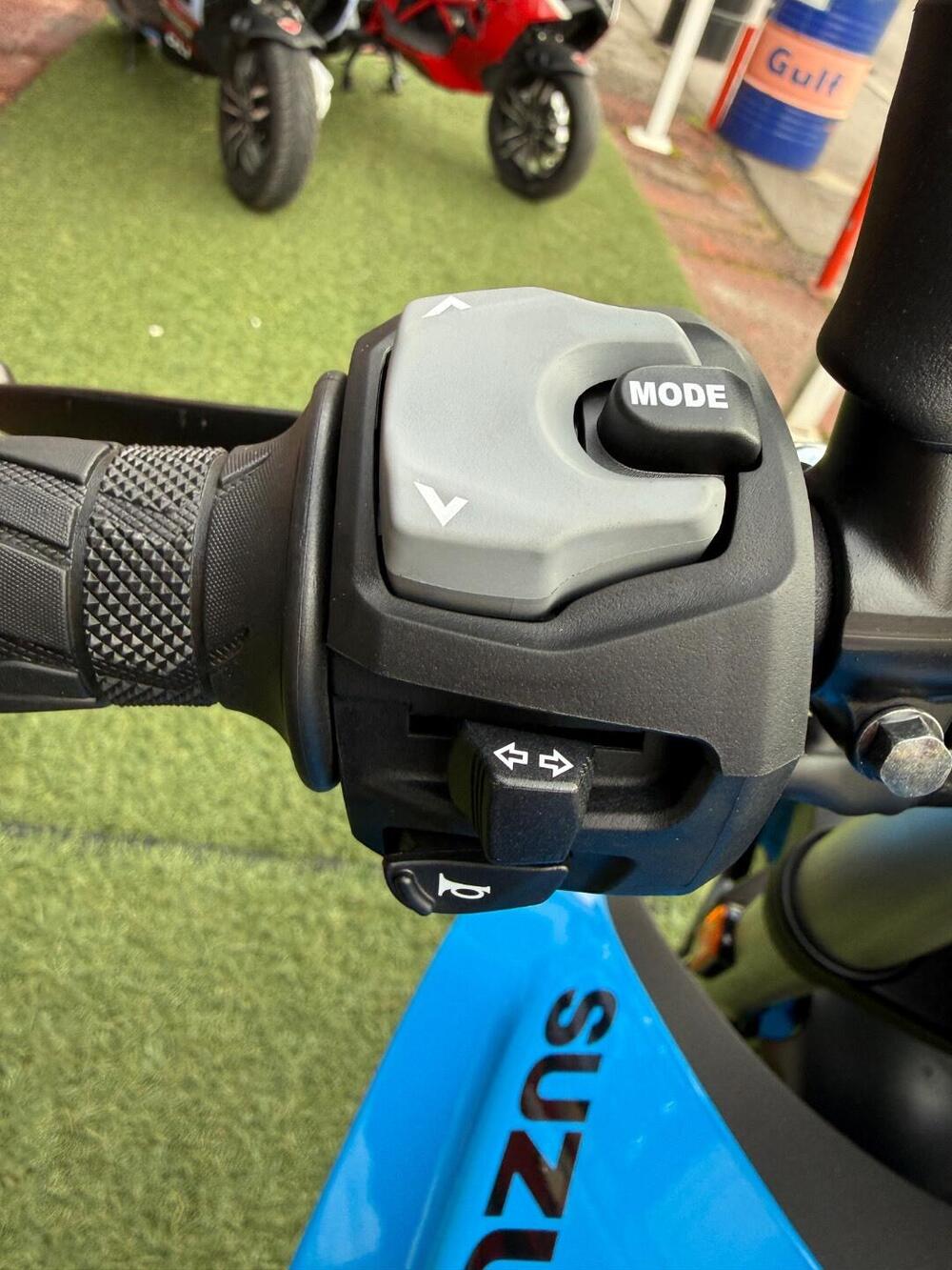 Suzuki GSX-8S (2023 - 24) (14)