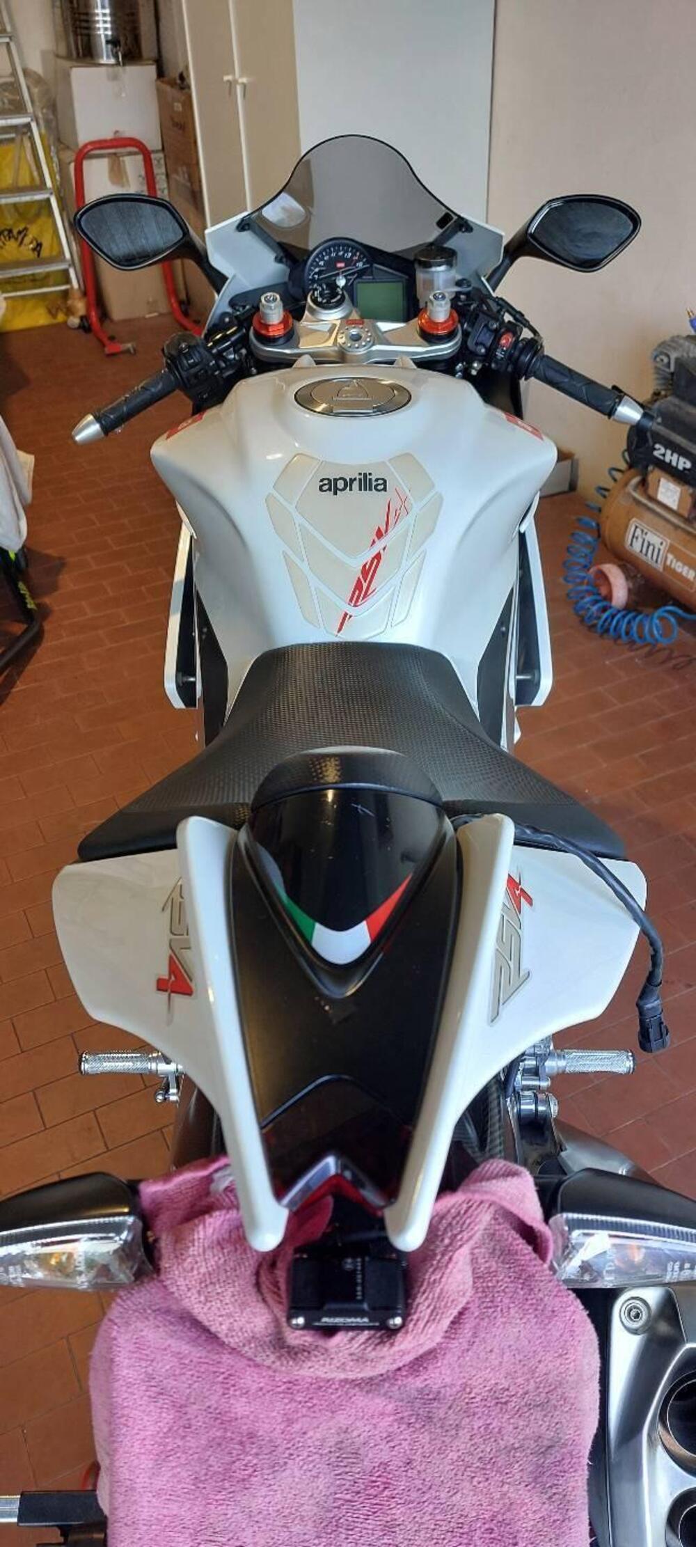 Aprilia RSV4 R (2009 - 12) (3)