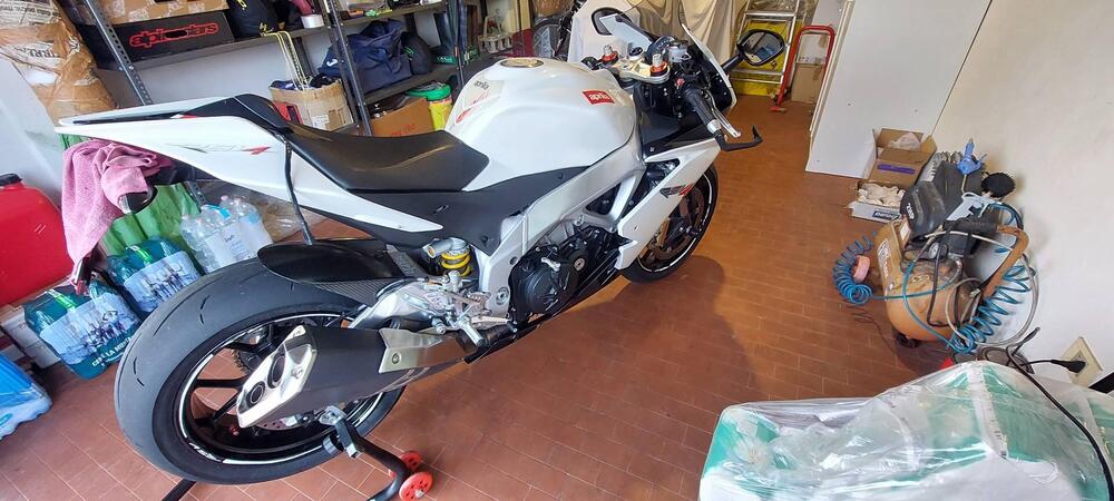 Aprilia RSV4 R (2009 - 12) (4)