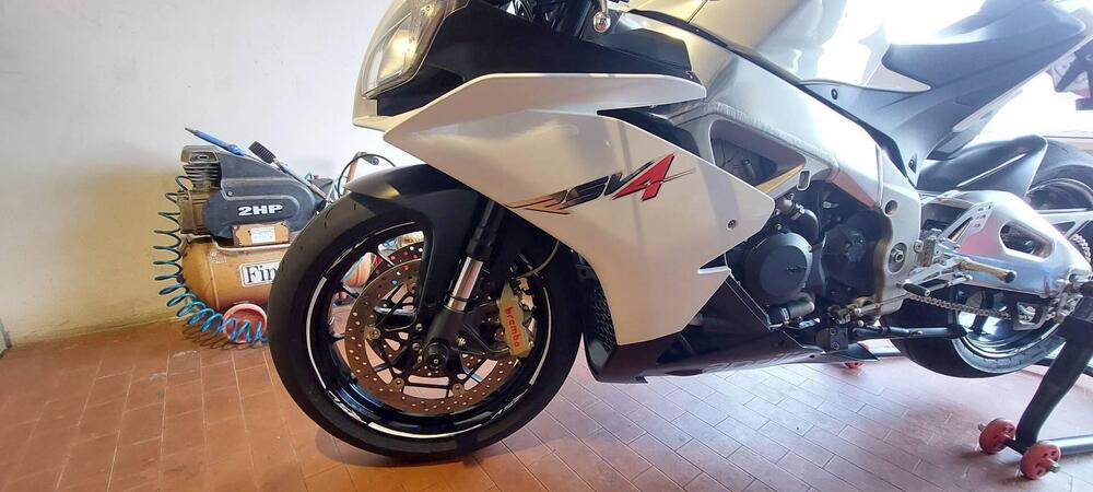 Aprilia RSV4 R (2009 - 12) (5)