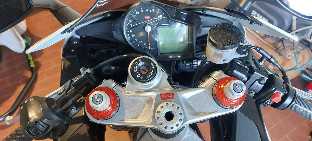 Aprilia RSV4 R (2009 - 12) (8)