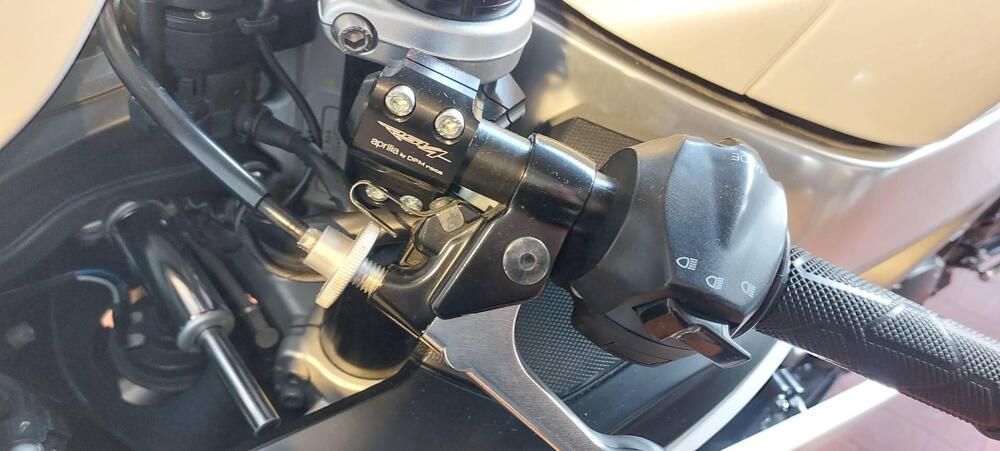 Aprilia RSV4 R (2009 - 12) (9)