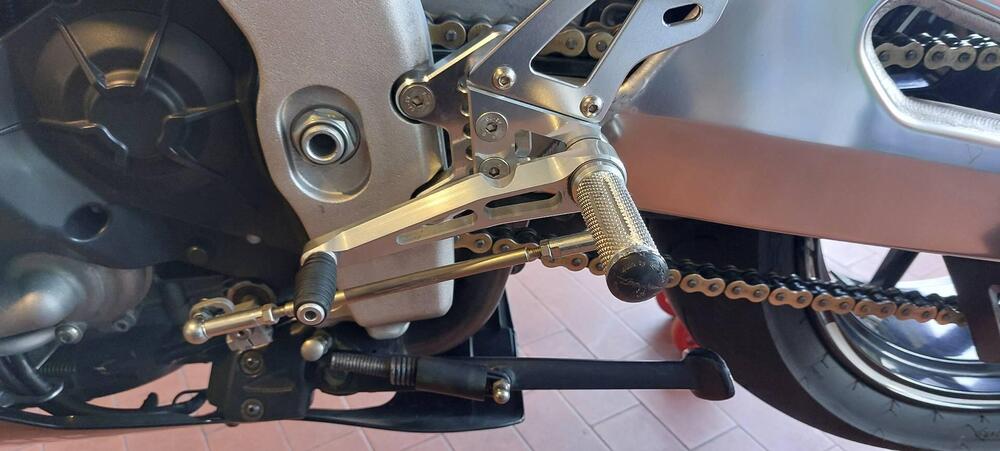 Aprilia RSV4 R (2009 - 12) (10)