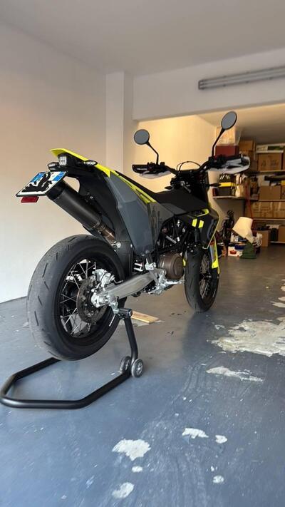 Husqvarna 701 Supermoto (2023 - 25) usata