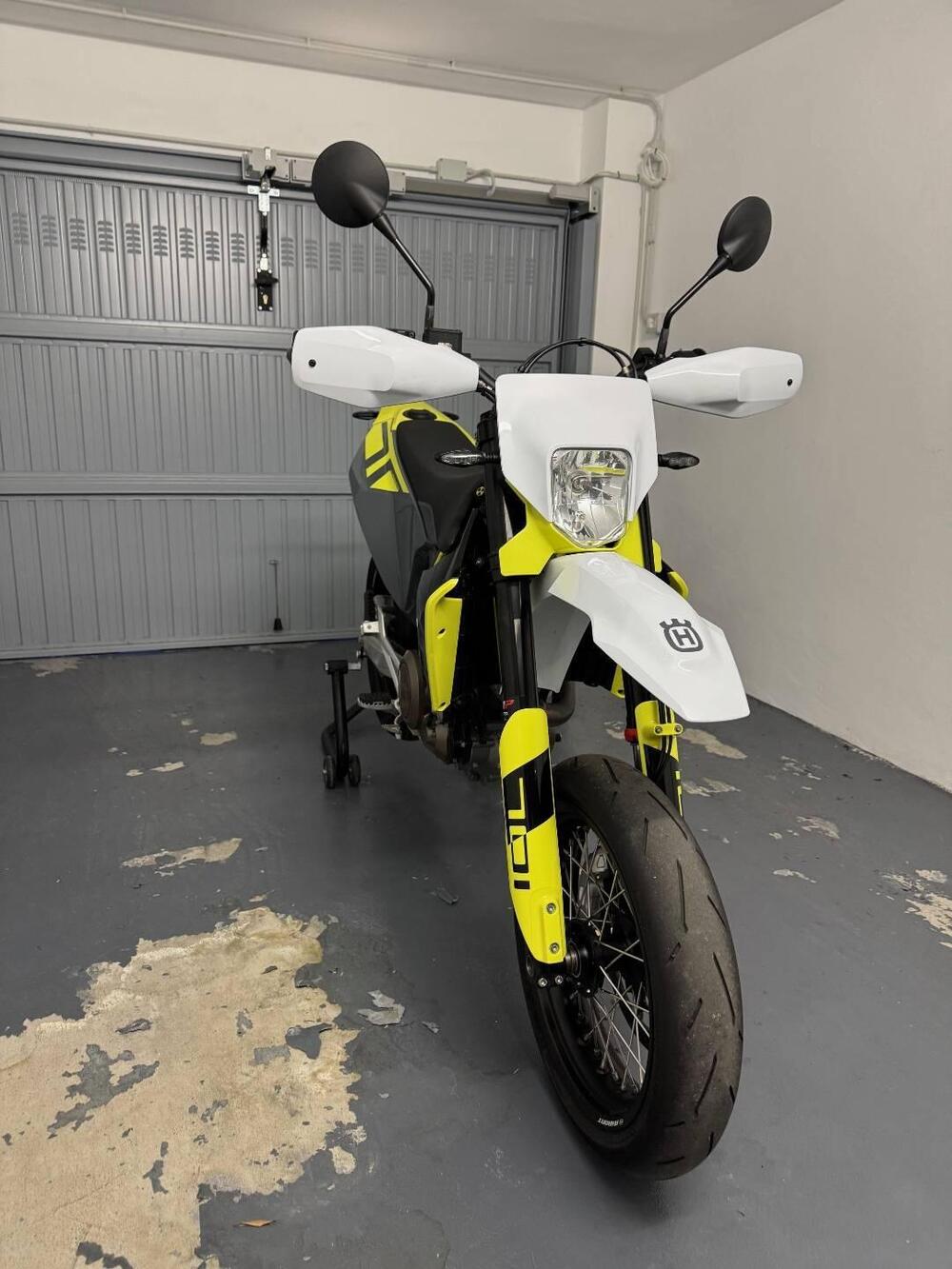 Husqvarna 701 Supermoto (2023 - 25) (3)
