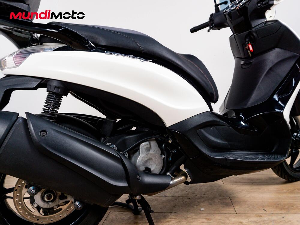 Piaggio Beverly 350 SportTouring ie ABS (2011 - 17) (4)