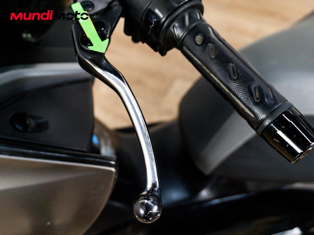 Kawasaki J 300 ABS (2014 - 16) (18)