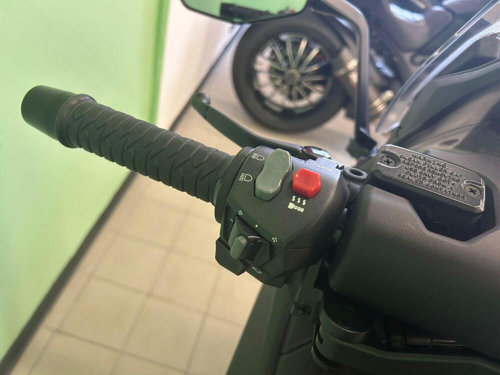 Kymco AK 550 ETS (2021 - 26) (8)