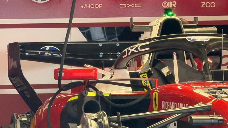 Ferrari osa in Cina: ecco l&rsquo;ala Macarena sulle SF-26 di Leclerc e Hamilton, sfida aperta alla Mercedes