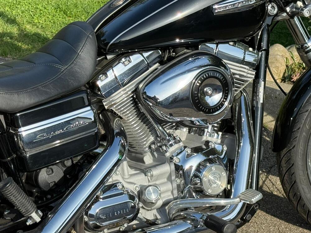 Harley-Davidson 1584 Super Glide Custom (2008 - 13) - FXDC (2)